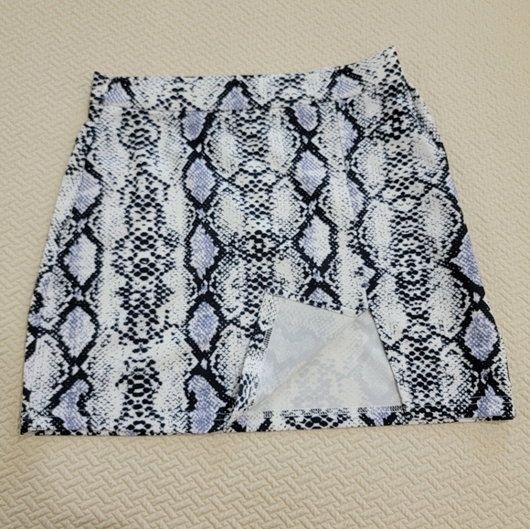 Shein Snake Print Mini Skirt with split Size Small - Picture 2 of 14